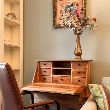 1br In The Center With Free Street Parking And Designated Workspace 아파트 *