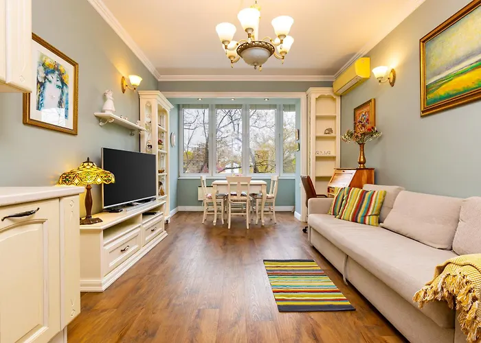 1br In The Center With Free Street Parking And Designated Workspace