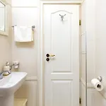 1br In The Center With Free Street Parking And Designated Workspace Пловдив