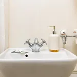 1br In The Center With Free Street Parking And Designated Workspace Апартаменты *
