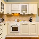 1br In The Center With Free Street Parking And Designated Workspace Апартаменты
