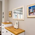1br In The Center With Free Street Parking And Designated Workspace