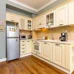 Апартаменты 1br In The Center With Free Street Parking And Designated Workspace Пловдив