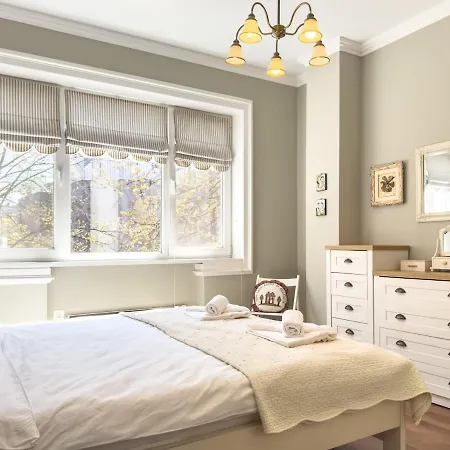 1br The Artist's Apartment, Center, Free Parking Apartment *