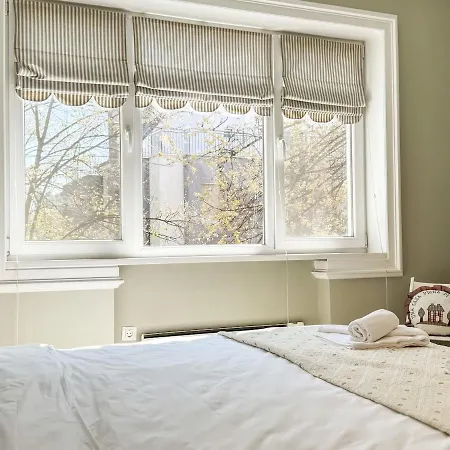 1br The Artist's Apartment, Center, Free Parking *