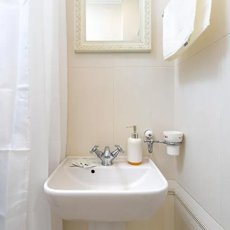 Apartment 1br In The Center With Free Street Parking And Designated Workspace *