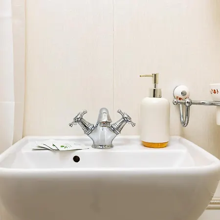 1br The Artist's Apartment, Center, Free Parking Apartment *
