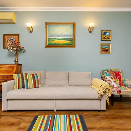 1br In The Center With Free Street Parking And Designated Workspace Apartment Plovdiv