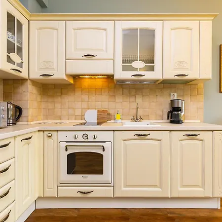 1br In The Center With Free Parking And Designated Workspace Apartment