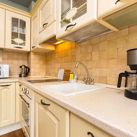 1br The Artist's Apartment, Center, Free Parking Apartment *