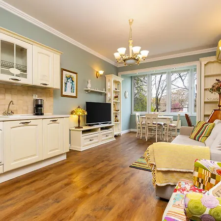 1br In The Center With Free Parking And Designated Workspace Apartment