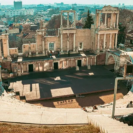 1br In The Center With Free Street Parking And Designated Workspace