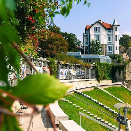 Apartment 1br In The Center With Free Street Parking And Designated Workspace *