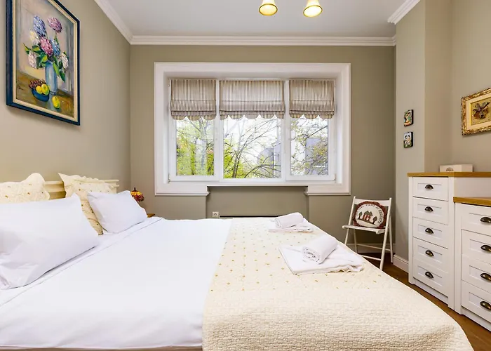 1br In The Center With Free Street Parking And Designated Workspace Apartment