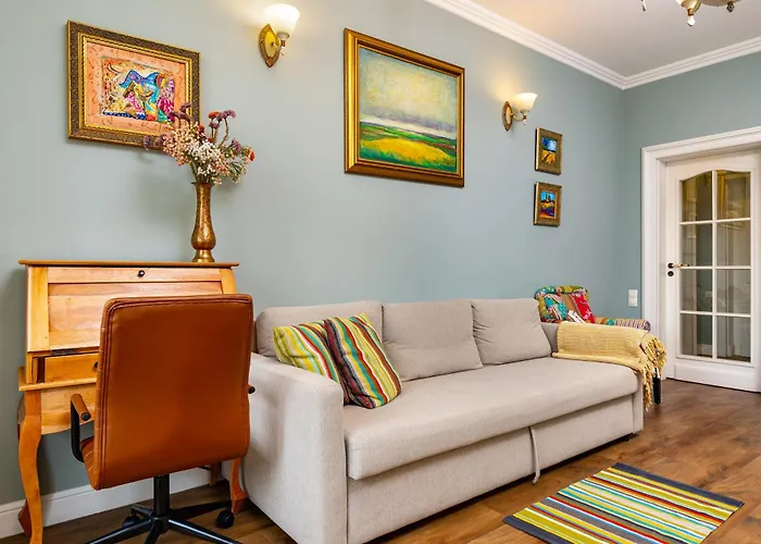 1br In The Center With Free Street Parking And Designated Workspace Apartment