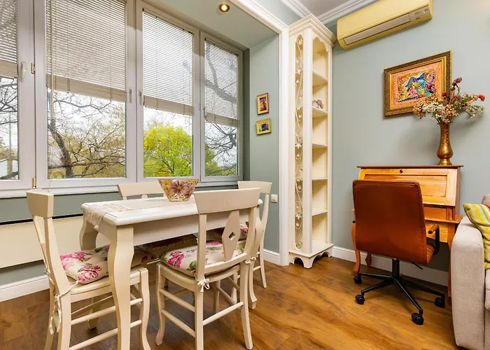 1br In The Center With Free Street Parking And Designated Workspace Apartment *