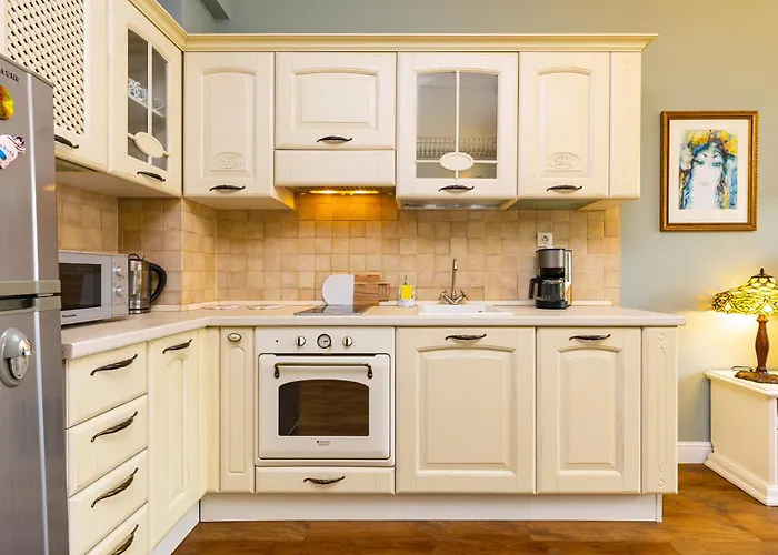 1br In The Center With Free Street Parking And Designated Workspace Apartment