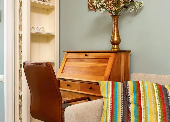 Apartment 1br In The Center With Free Street Parking And Designated Workspace