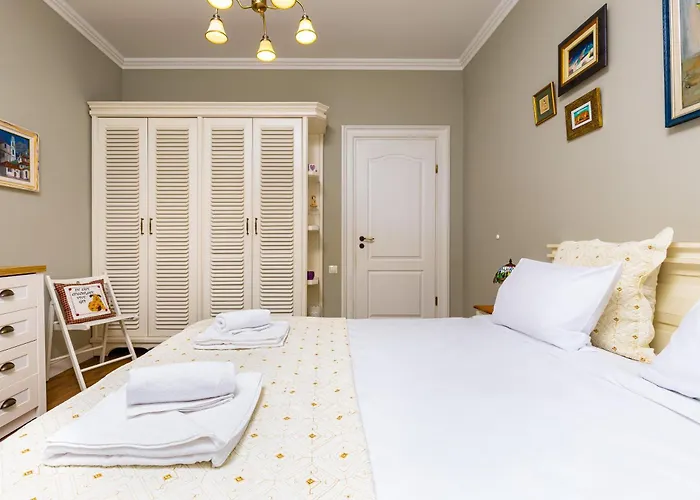 1br In The Center With Free Street Parking And Designated Workspace Apartment