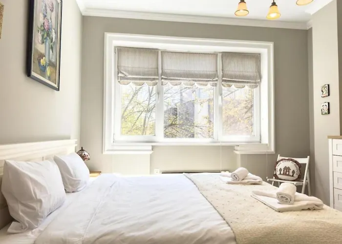 1br In The Center With Free Street Parking And Designated Workspace